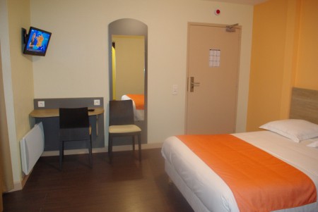 CHAMBRE POUR PERSONNE A MOBILITE REDUITE